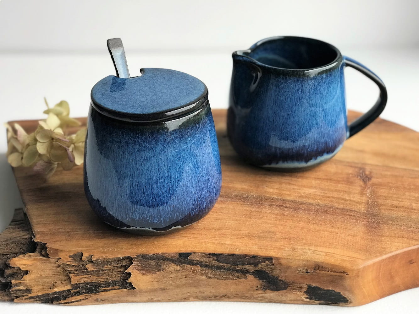 Cukiernica ceramiczna niebieska ręcznie robiona - Borówka